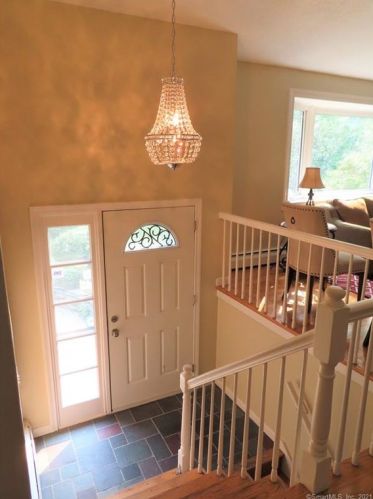10 Summit Dr, Windsor CT  06095-3238 exterior