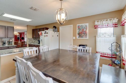 2821 Custer Dr, Denton TX  76210-6449 exterior