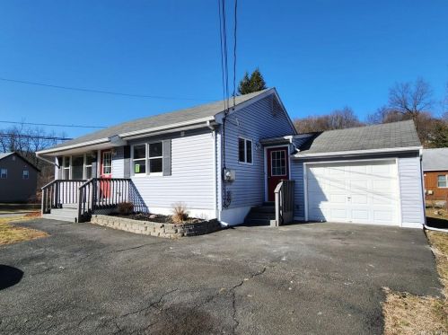 407 Willow Grove Rd, Stony Point, NY 10980-3643