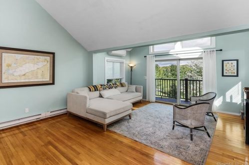 1 Yellow Yellow Cir, Middletown CT  06457-4929 exterior