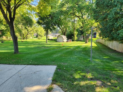 4049 Maple Grove Dr, Hubertus WI  53033-9716 exterior