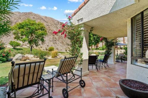 49205 Avenida Vista Bonita, La Quinta CA  92253-2534 exterior