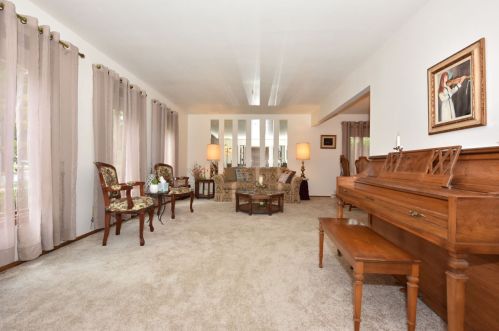 7012 Van Beck Ave, Milwaukee WI 53207-4460 exterior