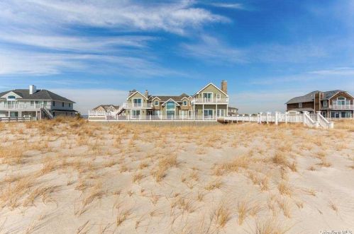 777 Dune Rd, West Hampton Beach, NY 11978-2948