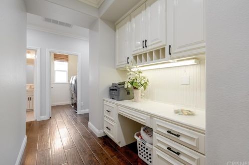 24306 Foxglove Pl, Santa Clarita CA  91354-4922 exterior