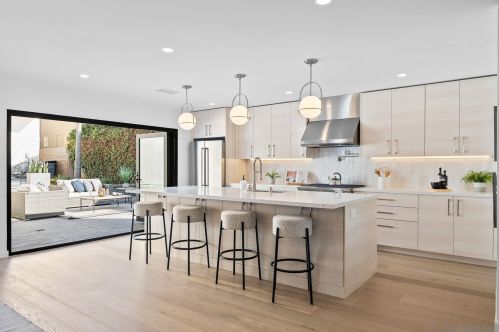 1855 Frankfort St, San Diego CA  92110-3514 exterior