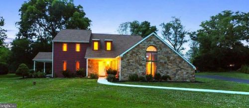 1827 James St, Norristown, PA 19403-2824