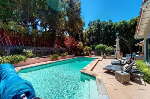 22926 Wrencrest Dr, Calabasas CA  91302-1866 exterior