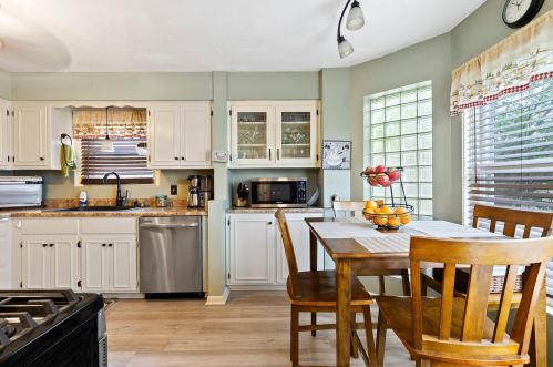 2524 60, Milwaukee WI 53219-2621 exterior