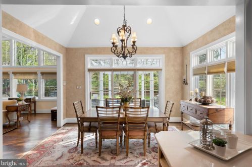 466 Black Swan Ln, Berwyn PA  19312-1908 exterior