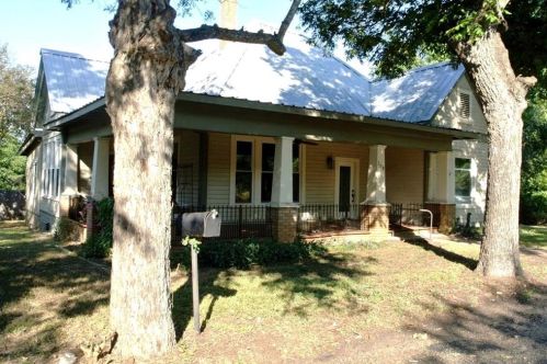 208 Avenue, Webberville, TX 78621-2240