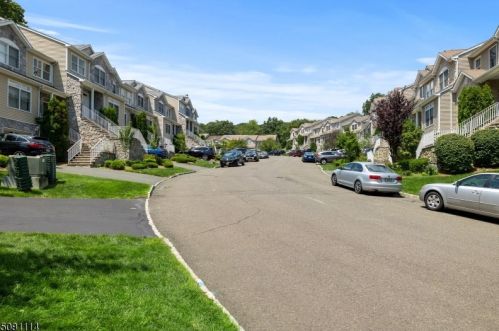 22 Autumn Ridge Rd, Greystone Park NJ  07950-1194 exterior