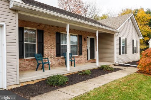 1772 Blush Ct, Easton, PA 18045-5414
