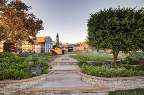 10956 Calle Oro Verde, Valley Center CA  92082-4201 exterior