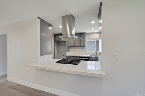 6128 Village Rd, Lakewood CA  90713-3131 exterior