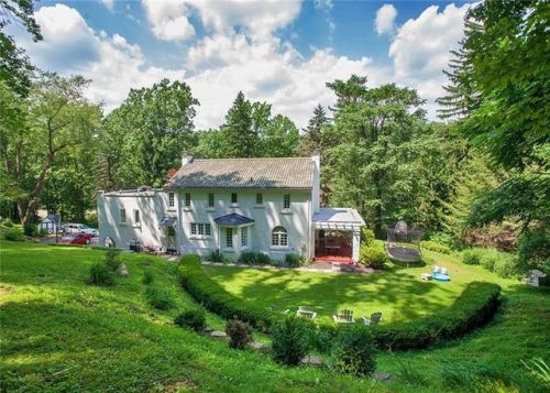 22 Moore Ave, Jeannette, PA 15644-9643
