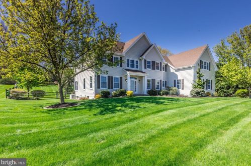 239 Ivystone Dr, Downingtown, PA 19335-4572