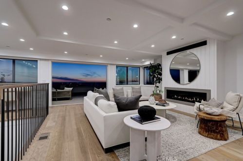 413 Bayview Dr, Manhattan Beach CA  90266-5717 exterior