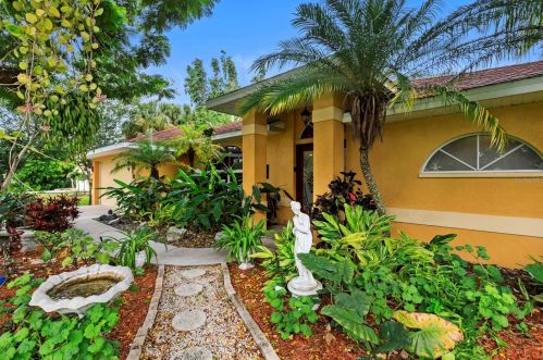 108 Margaret Dr, Nokomis, FL 34275-3712