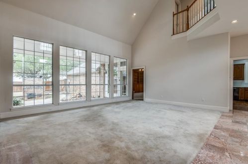 2401 Creekside Cir, Irving TX 75063-3355 exterior