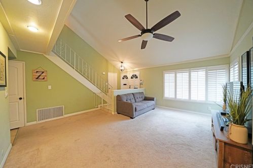 27506 Kenfel Dr, Santa Clarita, CA 91350-1745