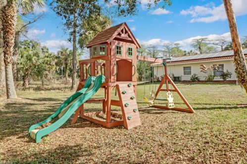 95 12th Ave, Naples FL  34120-3353 exterior