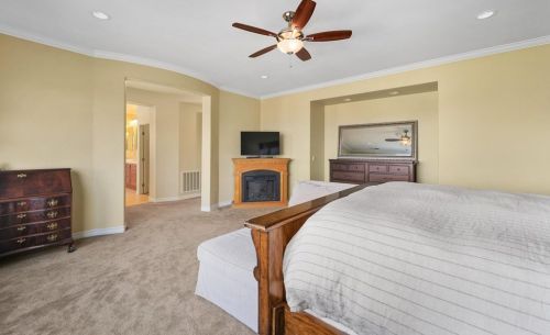 1050 Straightaway Ct, Oceanside CA  92057-1949 exterior