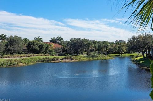 2320 Mont Claire Dr, Naples, FL 34109-4307