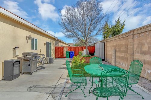 3003 La Vina Cir, Los Banos CA  93635-9497 exterior