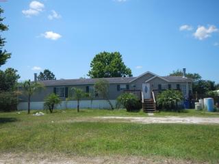 2808 Metro Dr, Ruskin, FL 33570-5907