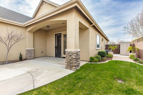 1786 Cornerstone Dr, Ripon CA  95366-9493 exterior