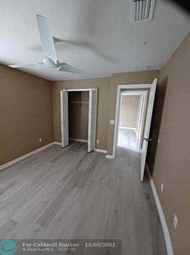 298 Carter Ave, Fort Pierce FL 34983-3006 exterior