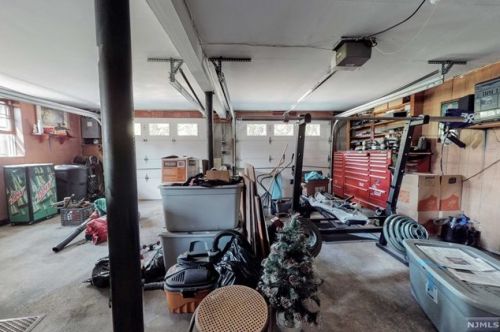 9 Brook Ave, Montvale NJ  07645-2101 exterior