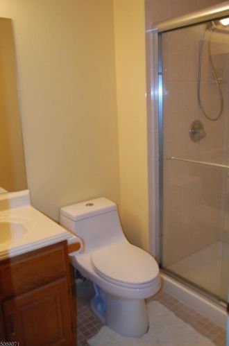 11 Elm Ter, Flemington NJ  08822-3169 exterior