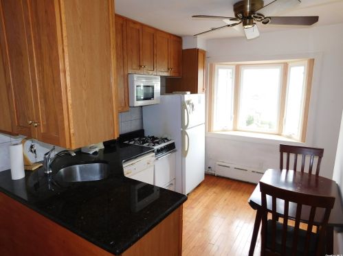 126 Lyon Pl, Lynbrook NY  11563-2420 exterior