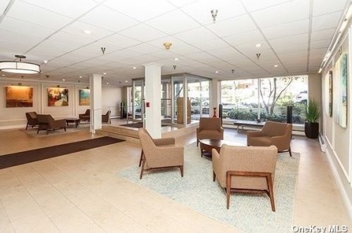 50 Hill Park Ave, Great Neck NY  11021-3757 exterior