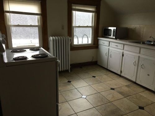 56 Middleton Ave, Middletown RI  02840-3657 exterior