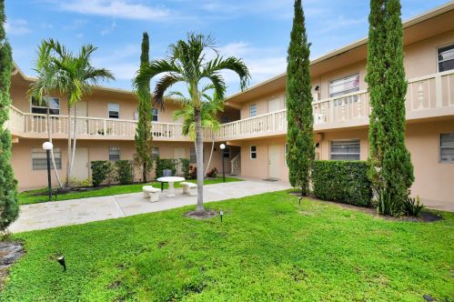 205 3rd St, Boynton Beach, FL 33435-3850
