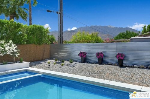 2221 Francis Dr, Palm Springs CA  92262-2553 exterior