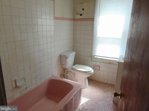 240 Cedar Ave, Camden NJ  08107-2404 exterior