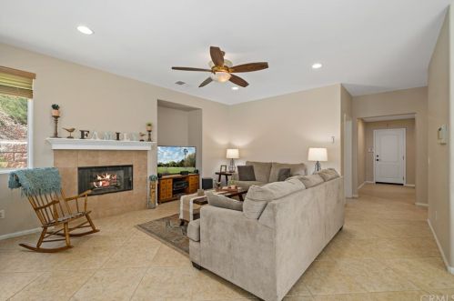 39601 Parkview Dr, Temecula CA  92591-7229 exterior