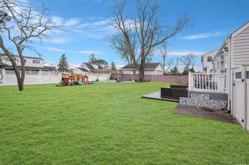 309 12th St, Babylon NY  11704-3106 exterior