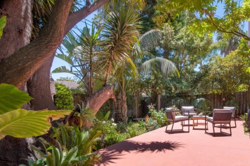 560 Apple Grove Cir, Santa Barbara CA  93105-4086 exterior