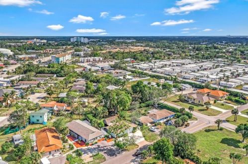 2263 Spruce St, Naples FL  34112-4652 exterior