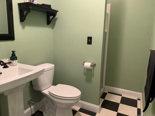 203 Hickory Hill Rd, New Britain CT  06052-1009 exterior