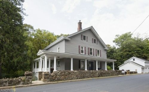 74 Main St, Glen Gardner, NJ 08826-3612