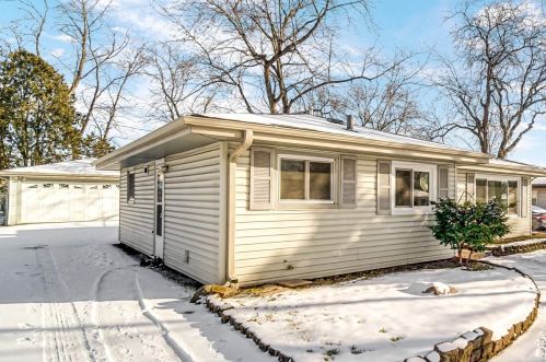 9021 Ohio Pl, Hammond, IN 46322-2211
