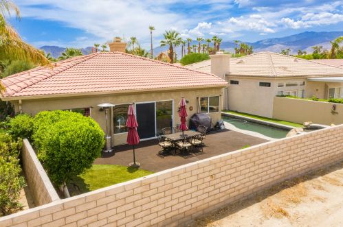 21 Florentina Dr, Rancho Mirage CA  92270-4804 exterior