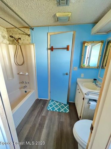 610 Dolphin Cir, Sebastian FL  32976-2591 exterior