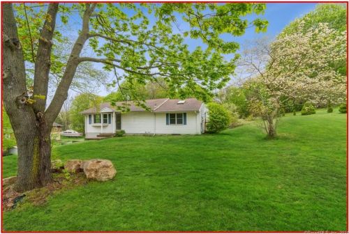 10 Sharp Hill Rd, Uncasville, CT 06382-2036